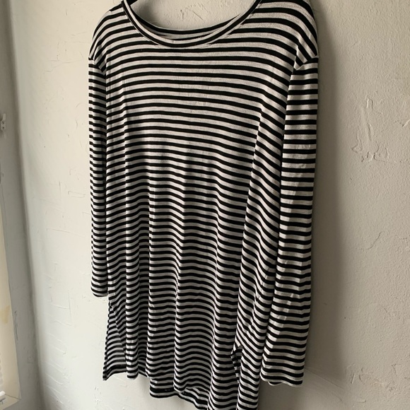 Oversized striped tee (great for layering) - Picture 4 of 5